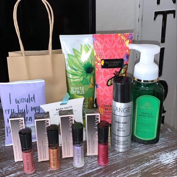 Mary Kay Handbags - Beauty Bag